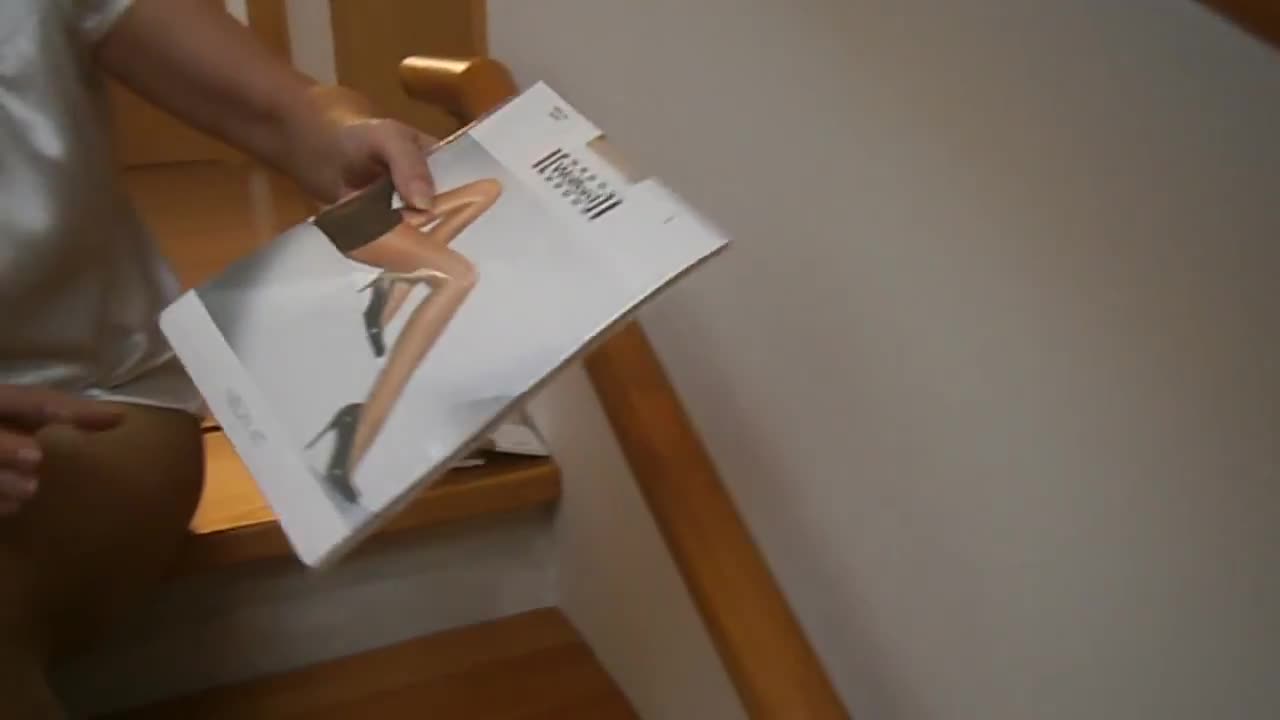 Putting Wolford neon 40 pantyhose layers (Please click subscribe to get updates of new videos)